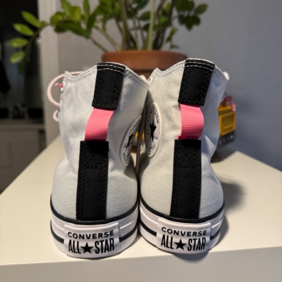 New Converse Hightop sneakers - Picture 2 of 7